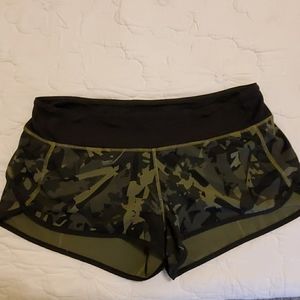 Lululemon speed up shorts 2.5"